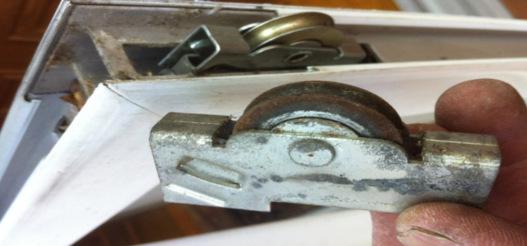screen door roller repair in Gravenhurst